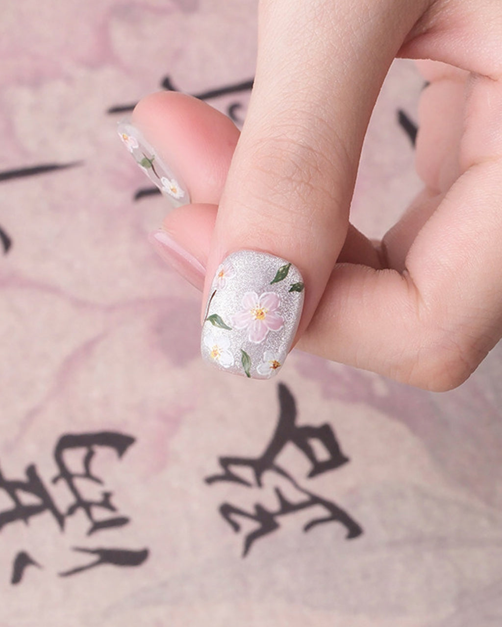 Jasmine Peach — press-on nails worn on hand